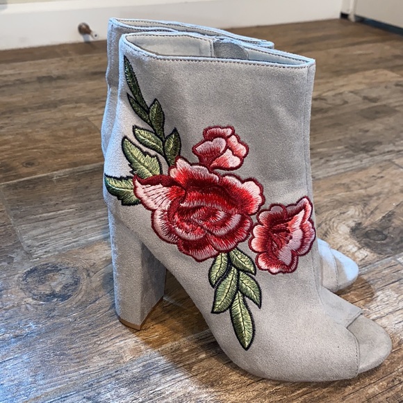 Francesca’s booties - Picture 3 of 5